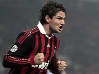 Corinthians sonha com a contratação do atacante Alexandre Pato, que está no Milan