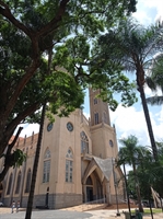 Em Votuporanga, a Catedral de Nossa Senhora Aparecida terá celebrações especiais  (Foto: Daniel Marques/A Cidade)