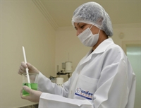 Vilmar da Farmácia e Marcão Braz querem que a Prefeitura firme uma parceria com a Unifev para manipular medicamentos (Foto: Unifev)