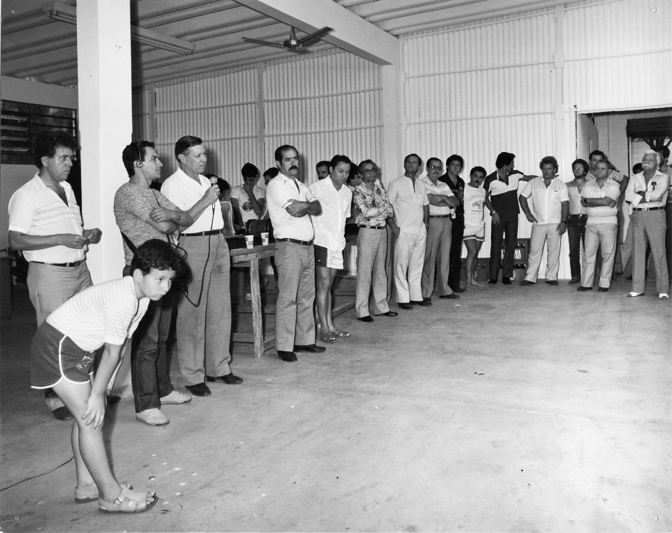 O jornal A Cidade comemorou nesta semana 30 anos de atividades. Nesta foto que registra o ato inaugural, aparecem da esquerda para a direita: o garoto é Jonas Batista (filho do Capitão Dirceu Batista), João Carlos Ferreira, Júlio Junior, professor Benedito Lopes de Oliveira (discursando), professor Uélinton Garcia Peres, Dorival  Veronezzi, vereador Viana Filho, vereador Alzimiro  Brantis, presidente do Sindicato Rural Juvenal Lopes, vereador Elcio Gonzales Lopes, vereador Santa Fé, Robertinho, Jaime Gil e o escritor Edward Coruripe Costa. A foto é do arquivo do jornal.