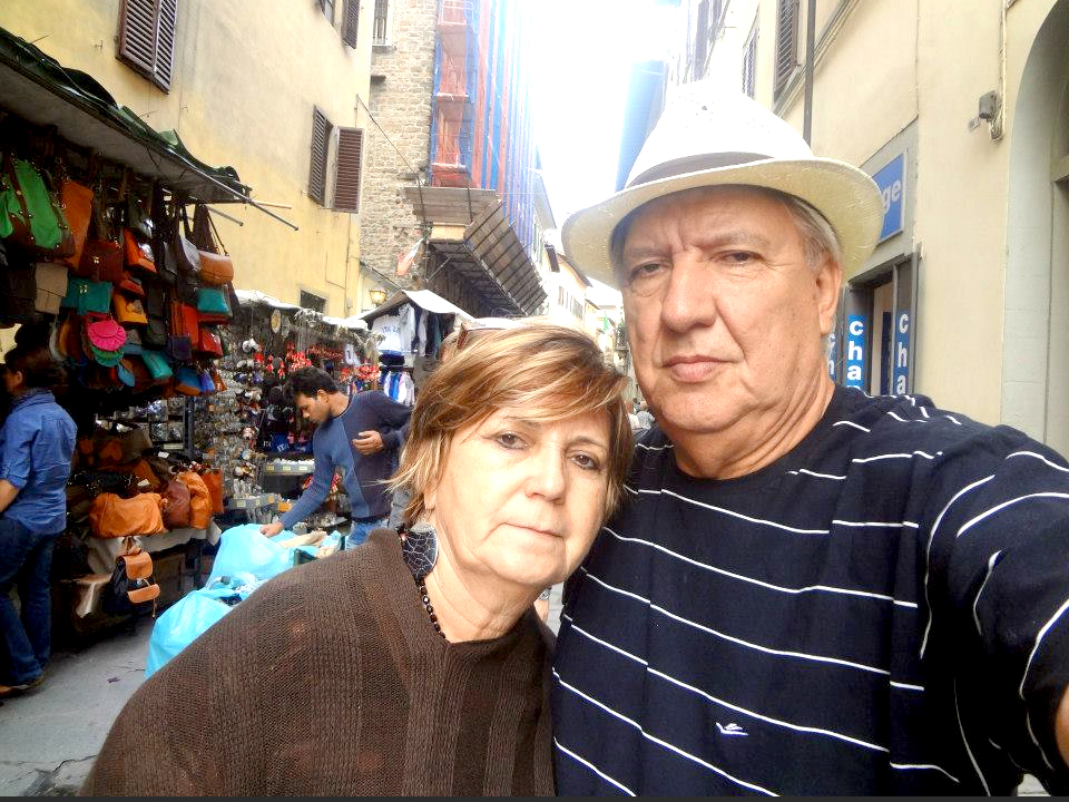 A última segunda-feira (05), foi marcada por celebração para Célia Oliveira Melo, que comemorou mais um ano de vida em clima de alegria e afeto. A data foi festejada ao lado do esposo, o industrial José Carlos Melo, dos filhos Marcelo e Dr. Luciano de Oliveira Melo, além de amigos que fizeram questão de prestar homenagens e compartilhar momentos especiais. Parabéns, Célia! Que esta nova etapa seja repleta de saúde, realizações e muitas felicidades.