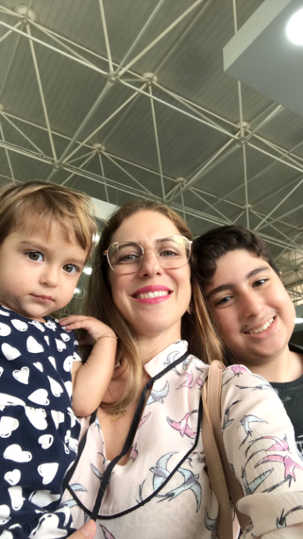 Mãe e filhos aquarianos! A Família Alves Giovanini com motivos de sobra para celebrar:  Nicolas, que completa mais um ano no dia 9; a mamãe Silvia, que comemora no dia 10; e a doce Bianca, que celebra seu aniversário no dia 15. Uma data cheia de amor, união e felicidade para essa família incrível! Que os aquarianos tragam ainda mais luz e alegria para todos ao seu redor, incluindo o papai, Giuliano Giovanini.  Parabéns a todos, com muito carinho e alegria!