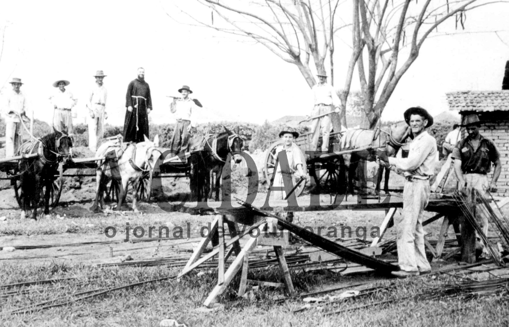 Em cima de uma carroça tração animal, o padre Frei Gregório Protásio Alves dá  a largada para a construção de uma Catedral gigantesca, de duas torres, que na época, certamente, poderia abrigar ao mesmo tempo todos fiéis da cidade inteira. Ele projetou uma igreja para uma Votuporanga de 100 mil habitantes. Era um visionário, um construtor do futuro..

**