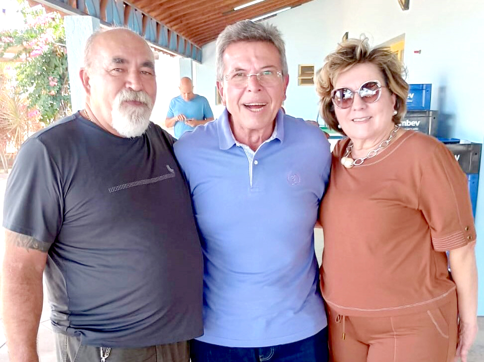 Um registro especial do deputado estadual Carlão Pignatari junto dos amigos lendários Lamartine Rodrigues Júnior e Célia Rossini. O encontro aconteceu no último da 23 de agosto, durante a tradicional reunião anual do grupo “Lendas de Votu”, formado por figuras icônicas que marcaram, e ainda marcam, a história de Votuporanga. Uma tarde de boas lembranças, amizade e muitas histórias!