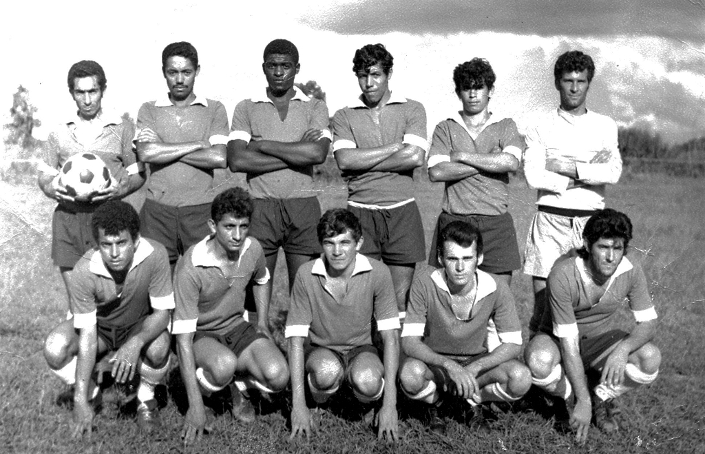 O CLAM - Clube Atlético Municipal, surgiu como um time representativo dos funcionários públicos municipais e ganhou destaque no campo do amadorismo nos anos 70. Nesta foto, o time está perfilado no antigo campo de Aviação (hoje fundo do cemitério - Chácara Aviação). De pé, da esquerda para direita: Jorginho, Altamiro (Primo), Anísio, Moreira, Carlinhos e José Sestari (Zé da Venda). Agachados: Milton, Hélio, Bentinho, Dito (Tijoleiro) e Chicão (Verdureiro). A foto pertence ao álbum de família de Antonio Alves Moreira (o Moreira). 