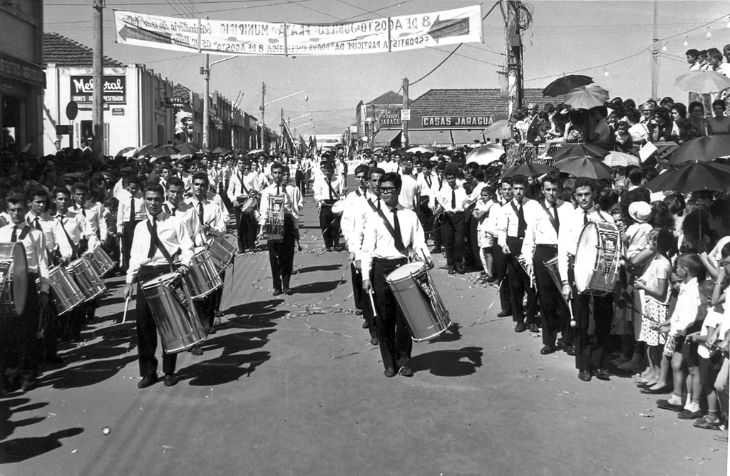 A escola Cruzeiro do Sul, que formava contabilista pelo seu grêmio estudantil Renato Bugeli, era sempre um dos pontos altos do desfile de 8 de agosto