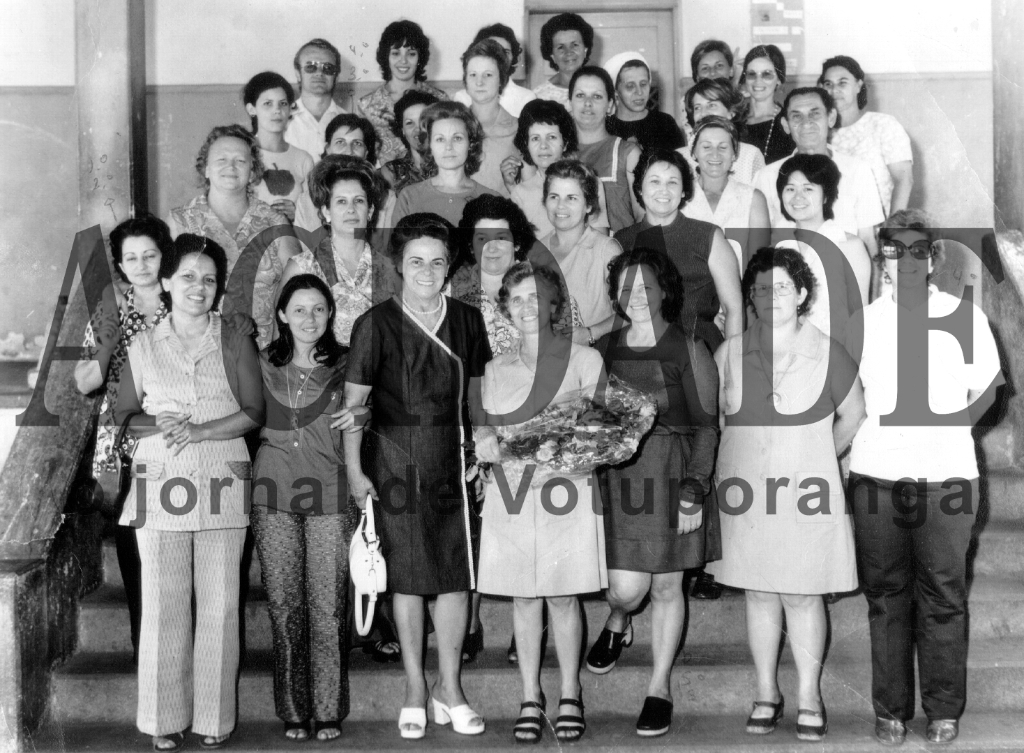 Ano 1973. Na foto, diretor, professores e integrantes do então Grupo Escolar Deputado Narciso Pieroni, na rua Itacolomi (próximo a Santa Casa), apontado como um dos estabelecimentos de ensino pioneiro da cidade. Veja quem são as personalidades da foto conferindo da esquerda para a direita: Neiva, Orozilia, Odete, Maria Nívea, Odéssia, Edméia, Adoração, Maria Helena, Eunice, Natércia, Joana, Eliza, Aparecida, Baldina, Ivanilde, Araci, Arquimínia, Maria, Valdemar Delavalle,Odete, Linda, Nilza, Áurea, Claudineide, Terezinha, Cleide, Nilza, Ruti, José Pagliarani e Alzira.

***Confira mais desta coluna em nossa edição impressa e online para assinantes.