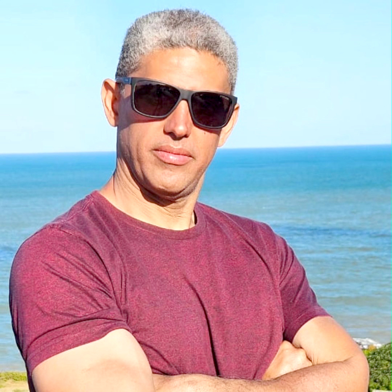 O dia será de abraços e cumprimentos para Vanderlei Junqueira, gerente da ACV, que celebra idade nova nesta quarta-feira, 12 de novembro. O aniversariante comemora a alegria deste dia especial ao lado da família e dos amigos, e recebe os cumprimentos carinhosos de toda a diretoria e equipe de colaboradores da ACV. Desejamos a você, Vanderlei, muita saúde, sucesso e grandes realizações neste novo ano de vida! Feliz aniversário!