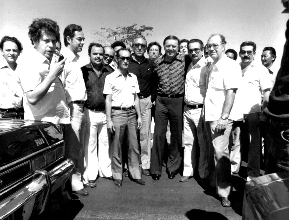 José Maria Marin (atual presidente da CBF) foi o vice-governador de Paulo Maluf. Ele tinha muito prestígio entre os políticos de Votuporanga nos anos 70. Esta foto marca a inauguração do CSU (ao lado do ginásio de esportes Jane Maria de Lacerda Soares). Da esquerda para a direita: deputado Alvaro Fraga, jornalista João Carlos Ferreira, Américo Adauto Leva, Hildo Batista da Silva, Nasser Gorayb, prefeito João Antonio Nucci, Paulinho Sanches, José Maria Marin, Onofre de Paula, Carlos Márcio Junqueira, Aziz José Abdo e Hideito Otuki. A foto é do arquivo do jornal A Cidade