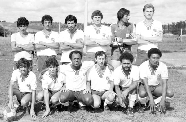 A Transportadora Jodel  que tinha a sua sede na rua São Paulo e pertencia aos empresários José Dutra Filho e  Newton Ferraz, montou também a sua equipe de futebol amador. Em 1980  o campo da Jodel era na Vila América e este time que aparece na foto foi muito bem no Campeonato Amador. Aparecem, a partir da esquerda, de pé: Mário, Fiati, Donda, Jaimão, Zé Cabeludo e Brancão. Agachados: Mar-quinho, Zequinha, Sabará, Carazinho, Ivam e Quincas. A foto pertence ao arquivo pessoal de Ivan Hilário dos Santos.