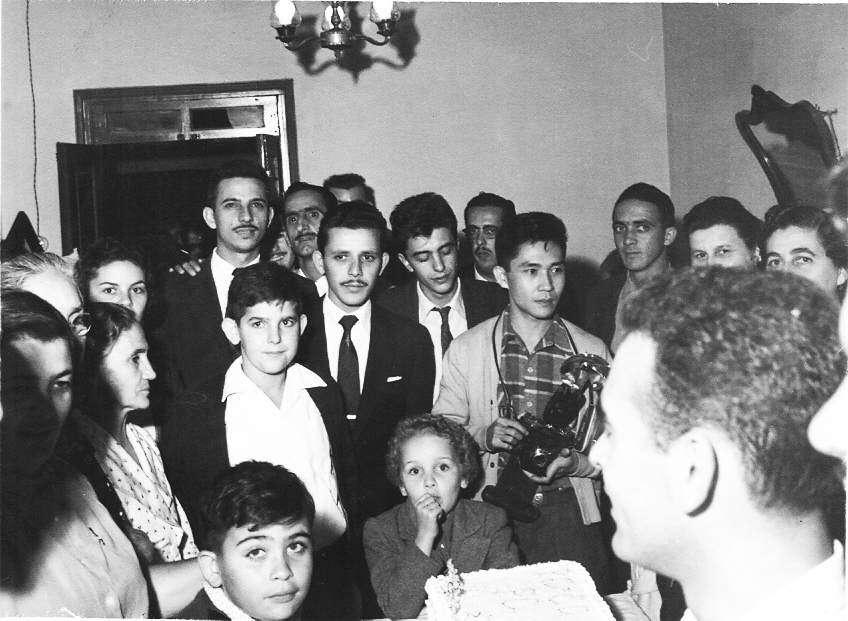 Um encontro solene nos anos 60 reuniu essa plateia formada pelas lideranças da época. Entre eles: Pedro Clóvis Nogueira,Paulo Borges, Antonia Nogueira,Tite, Bilto Herreira, Nélson Miguel, Rames Cury, Hélio Antunes, Juvenal Domingos Martins Lopes, Carlos Sato e Darcy Cecchine. A foto é do álbum de família de Rames Cury.