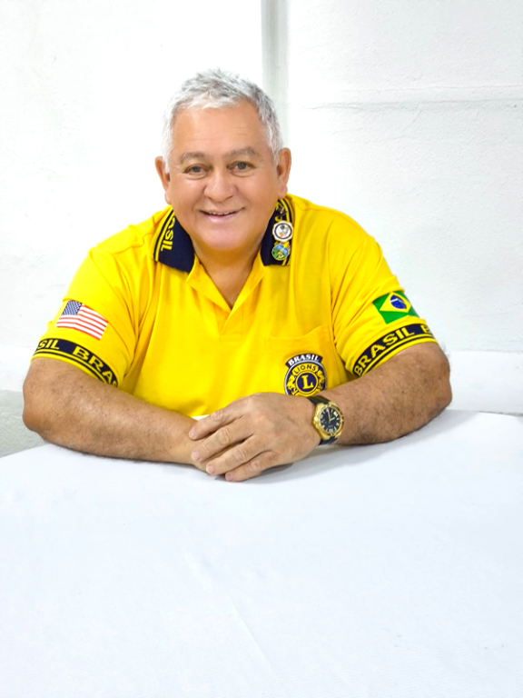 O domingo será alegre e festivo para o nosso querido amigo Wilson Gil Pinheiro, que celebra a chegada de um novo ciclo de vida. Ele recebe todo o amor e carinho de seus familiares, os cumprimentos sinceros dos amigos e o caloroso abraço dos companheiros do Lions Clube Votuporanga, do qual é associado com orgulho. Parabéns, Wilson! Que este novo ano de vida seja repleto de saúde, alegrias, conquistas e muitas realizações. 