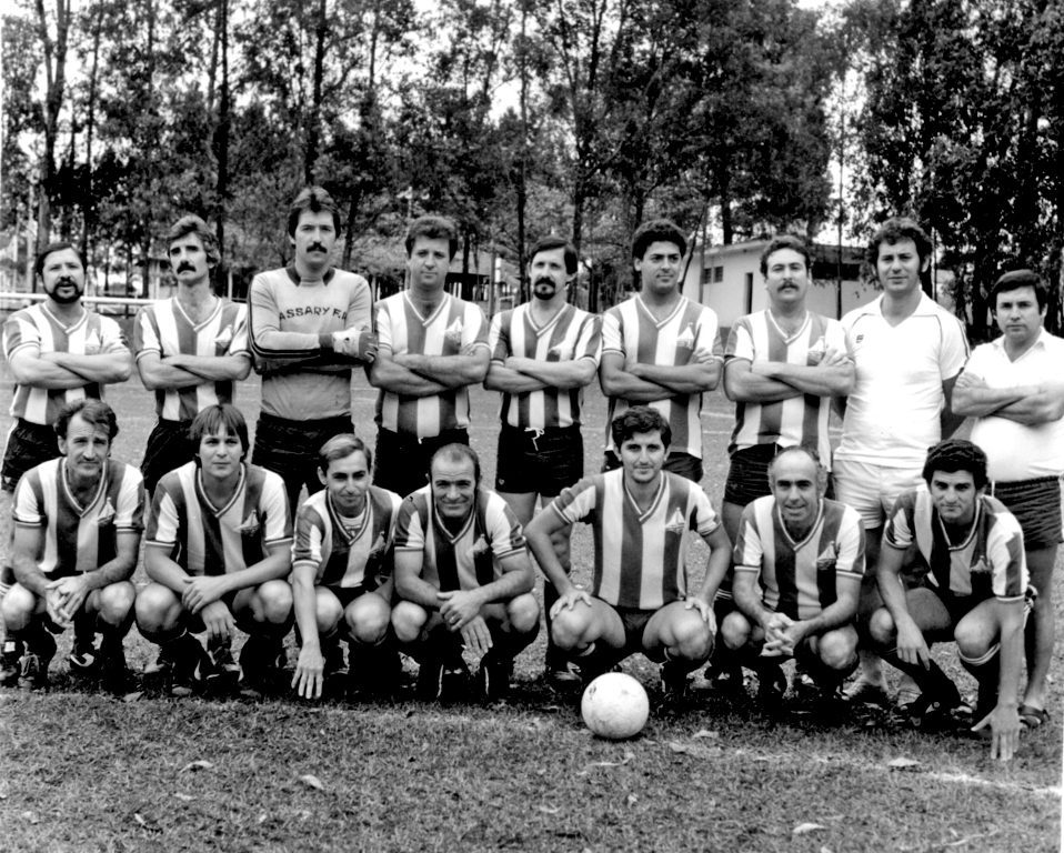 O jogo foi no campo da AABB no dia 19 de setembro de 1982. Este time formado pelos integrantes da diretoria do Assary Clube de Campo ficou em 2º lugar no Campeonato do Banco do Brasil. A partir da esquerda, de pé: Paulino Mateus Olgado, Sérgio (Pombinha), Luiz Carlos Teixeira (goleiro), Valdir Petenucci, Nelsinho Olgado, Joca, Jair Sampaio, Jair Ferreira e Wilsinho da Silva. Agachados: Walter Moretti, Calil, Darci Pereira de Moura, Moacir Contreiras (Lima), Milton (Grilo), Sebastião De Haro e Anísio Sestari (Beteral). A foto é do arquivo de Paulinho Matheus Olgado