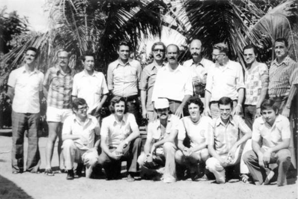 Fazenda do Gervásio - Na Fazenda de Gervásio Alves Pereira, em Valentim Gentil, deu-se este encontro no ano de 1975. Entre outros, identificamos na foto, a partir da esquerda: Dr. Nazir, José Marciano Barreto, Horácio Corrêa de Moraes, Gervásio Alves Pereira, João Pereira dos Santos, o cartorário Plínio Marim, Paulo José da Silva, Coronel Cláudio Manoel Romeiro Jr., Natal Cicote, José Antonio Costa, Antonio Carlos Mainardi e José Carlos Gonçalves. A foto nos foi enviada por Antonio Carlos Mainardi.