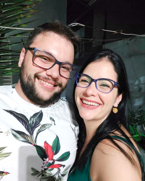 Toda a cumplicidade e amor estampado no sorriso de Carol Zanforlin do Amaral e seu namorado Guilherme Furlan em dia de desejar “Feliz Ano Novo” a todos os amigos e familiares do casal 