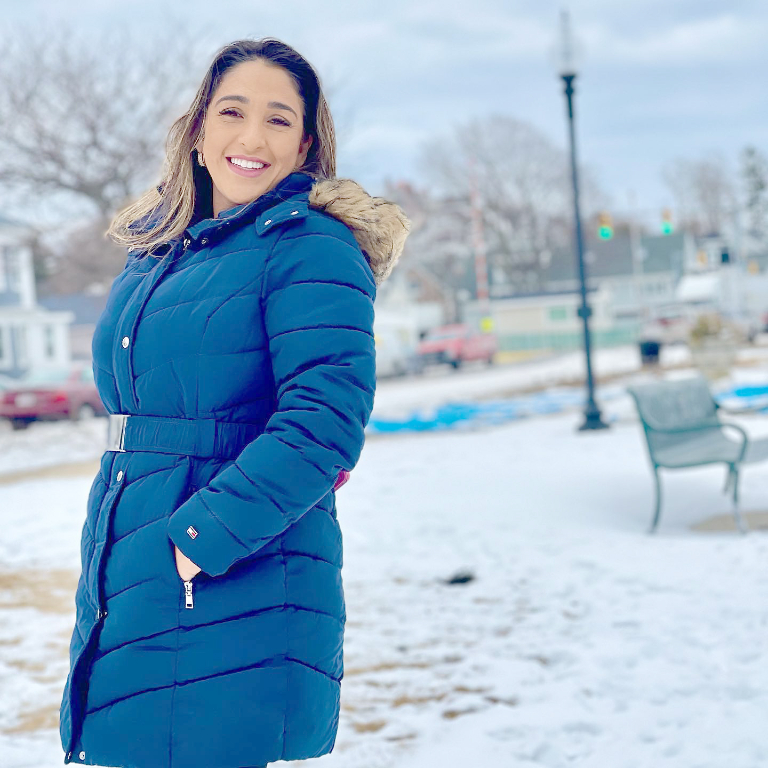 Daniela Costa Peralti toda plena e absoluta no clima “geladérrimo” que tem enfrentado lá pelos EUA, onde está curtindo férias. O clima está abaixo de zero, mas um sorriso sincero aquece e derrete qualquer geleira, né Dani??? Bom passeio e volte cheia de novidades