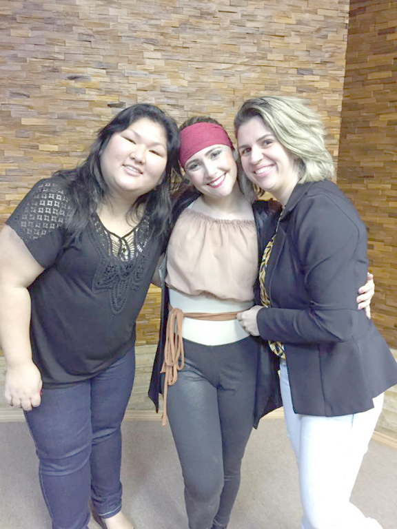 E ontem a data foi querida para Patrícia Nosse, que comemorou mais um ano de vida. Parabéns a feliz aniversariante, muita positividade e boas surpresas para o novo ciclo de vida. Na foto, Patrícia com Letícia Ruiz e Giseli Vilches Nosse