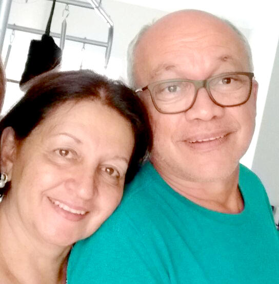A semana já começa em clima de comemoração para o empresário Ronaldo Castrequini Nogueira, que no próximo dia 06 celebra mais um ano de vida com muita alegria e gratidão. A data especial é vivida ao lado de sua esposa, Rafaela Nogueira, e de seus filhos, Ronaldinho e Duda, cercado pelo amor da família e pelo carinho dos amigos que também fazem questão de homenageá-lo. Parabéns, Ronaldo! Que este novo ciclo seja marcado por saúde, conquistas e muitos momentos felizes. Na foto, o aniversariante Ronaldo com sua esposa Rafaela, e seus filhos Duda e Ronaldinho.