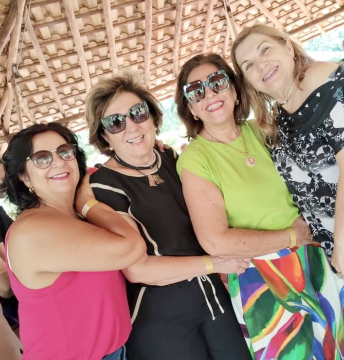 Maria Fontes, Celia Rossini, Débora Vidigal e Vitória Pondian curtindo a 15ª Edição da festa “Encontro dos amigos”, que aconteceu no último dia 28 na Chácara da Look Cosméticos.