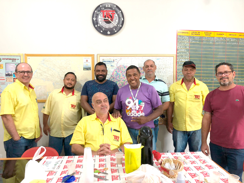 O radialista Nini Maravilha em recente visita na empresa T.R.T (Transportes Rodoviários Troiane), onde aproveitou o momento para desfrutar de um delicioso café da manhã ao lado do CMDT Troiane e seus pupilos