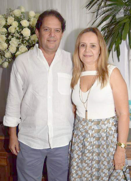 Os parabéns de hoje são dedicados para a feliz aniversariante Marlene Pignatari Cecchini, que comemora seu aniversário, cercada pelo amor e carinho de seu esposo Fleury Cecchini e recebe os cumprimentos de seus familiares e amigos. Parabéns Marleninha, saúde, sucesso e muitas realizações para o novo ciclo de vida. Feliz dia e feliz idade nova!!