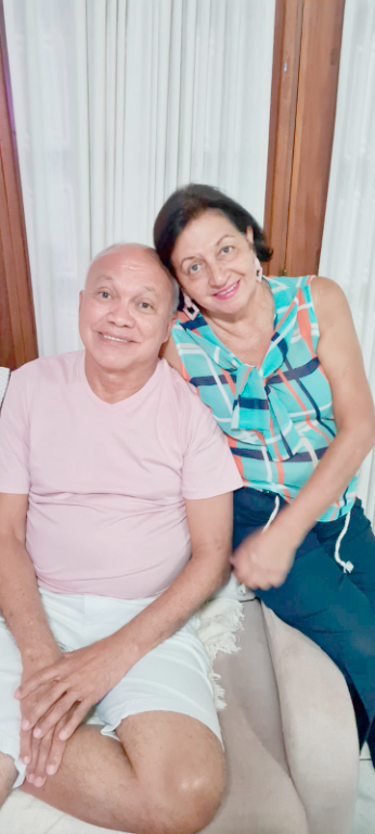 Hoje é um dia de muita alegria e festa para o Marilis Brandão de Oliveria, que comemora a chegada de um novo ciclo de vida ao lado de seu marido Ronoel de Oliveria. Os amigos e toda sua família também se unem ao casal para festejar a alegria deste dia. Parabéns e felicidades! Que sua vida seja uma soma de bênçãos e de vitórias para você desfrutar seus dias com muita saúde e alegria.