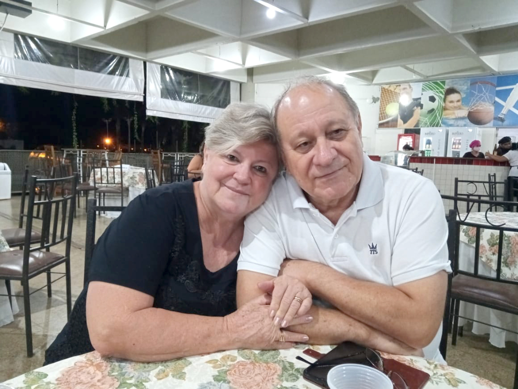 Izabel Leite celebra com sabedoria e alegria a chegada de um novo ciclo nesta segunda-feira, (20). Ao lado de seu amado marido e parceiro de vida, Eduardo Leite, proprietário do escritório Leite & Filhos, ela compartilha momentos de felicidade e gratidão. Juntos, comemoram não apenas mais um ano de vida, mas também a união sólida e o sucesso construído ao longo dos anos. Que este novo ciclo seja repleto de realizações e muita harmonia.