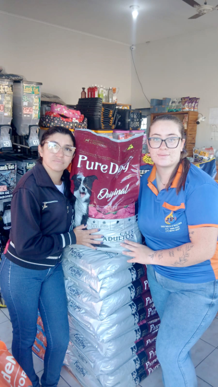 A sorte sorriu para Daliléia de Jesus Fachinetti, moradora da Cohab Cris, contemplada no sorteio de 1 saco de ração PURE DOG (15 kg), oferecido pela JP Água, Gás e Rações, que conta com 4 lojas em Votuporanga. O sorteio foi realizado em 02 de junho de 2026 e o prêmio já está disponível na JP Água e Rações. A ganhadora deve comparecer à Cidade FM para retirar sua autorização e garantir seu prêmio. Agradecemos à JP Água, Gás e Rações pela parceria e a todos os ouvintes que participaram de mais esta promoção de sucesso! Cidade FM, sempre premiando você!