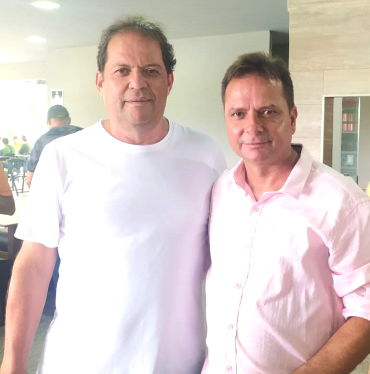 Fleuri Cecchini, presidente do Votuporanga Clube, foi levar um abraço e os cumprimentos para Rogério Fernandes Marques - presidente do Assary - e prestigiar a inauguração das novas instalações da lanchonete do Clube em Votuporanga