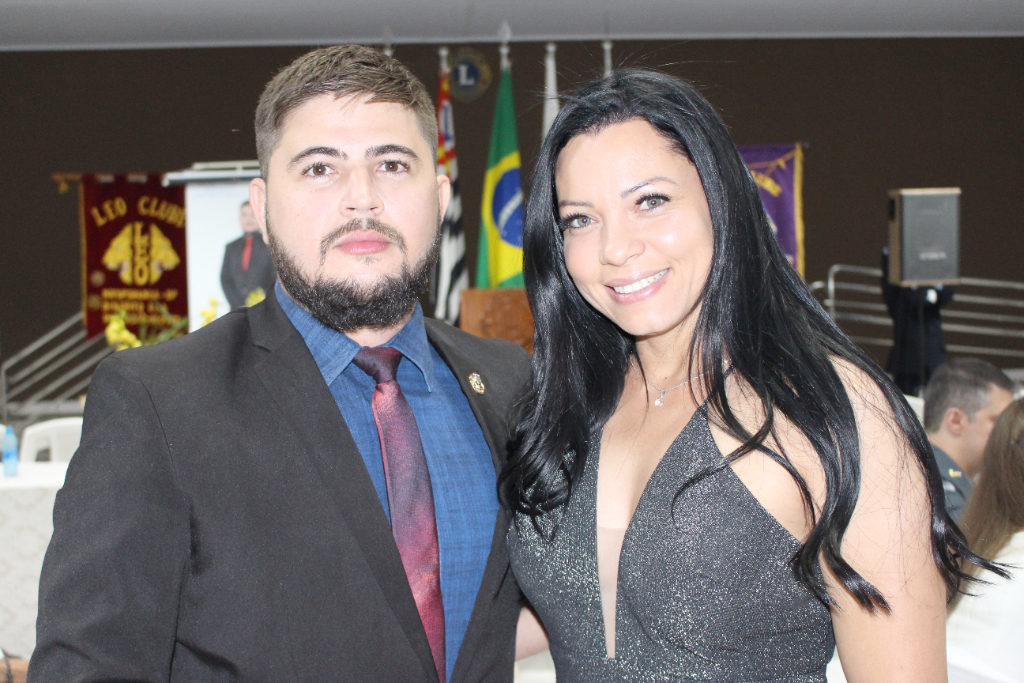 O advogado dr. Paulo Henrique Rodrigues e sua esposa Dany, em noite festiva leonina em que se despediu de sua gestão como presidente do Lions Clube de Votuporanga.