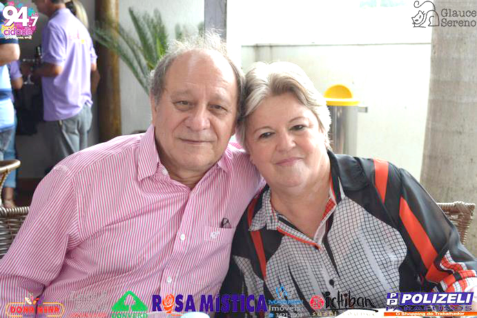 Eduardo Batista Leite e sua esposa Isabel Leite estão em festa. É que ontem (20) foi comemorado o aniversário de Isabel e hoje (21) é Eduardo Leite, que contempla idade nova. O final de semana será de comemorações e muitos cumprimentos para o casal que comemora seu aniversário quase no mesmo dia. O carinho especial eles recebem de seus filhos, noras e netos que se unem para cantar os “parabéns a você”. Parabéns ao casal, e que a alegria por mais um ano de vida transborde seus corações de gratidão pelo milagre da vida