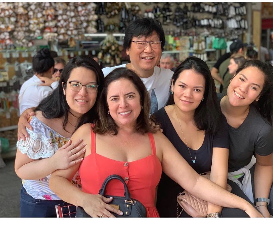 Festa hoje na família Nagata, que celebra o aniversário de Márcia Nagata. A data será de muitos cumprimentos calorosos a Márcia, que comemora a data ao lado de seu esposo Mário Nagata e das suas três belas filhas. Parabéns e muitas realizações nesse novo ciclo de vida.