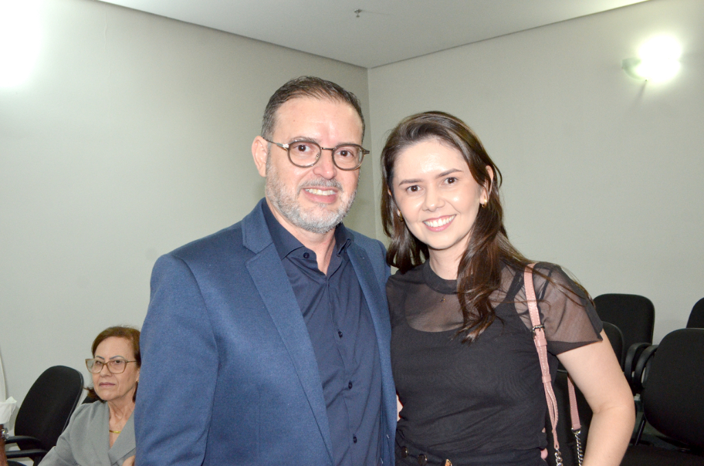 A comemoração é em dose dupla hoje para o casal Luciano e Lauane. Ele, sócio-proprietário da Onix Joalheria, festejou seu aniversário no último dia 30 de junho. Já Lauane, advogada, celebra idade nova neste sábado, 04 de julho. Ao casal, nossos votos de muita saúde, amor, felicidade e inúmeras conquistas. Que esta nova fase seja marcada por bênçãos, união e muitos motivos para comemorar. Parabéns, Luciano e Lauane!