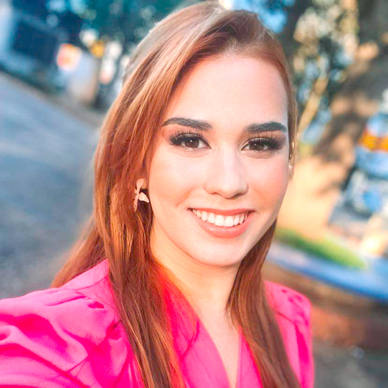 A bela Daniela Munhoz Liebana abre sorrisos no dia de hoje para receber com energias positivas, mais um ano de vida desfrutado com muita saúde e alegria. Os amigos e familiares também desejam muitas felicidades e conquistas nesta nova etapa da vida. Feliz aniversário!