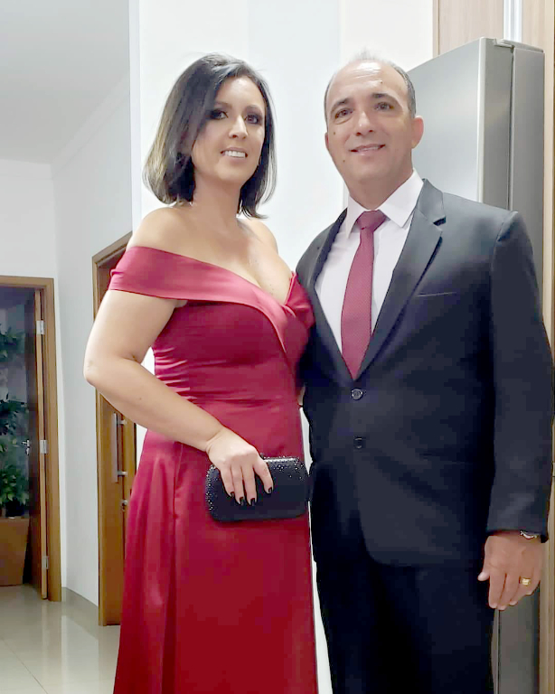 A semana começa especial para o Secretário Municipal de Trânsito, Marcos Moreno, que festeja idade nova na próxima segunda-feira (14) e recebe os cumprimentos de seus amigos e familiares. De sua esposa Helaine Furnis, ele ganha o abraço carregado de afeto e de amor. Parabéns Moreno, que você possa ter muitos (e abençoados) anos de vida. Feliz dia e feliz idade nova. 