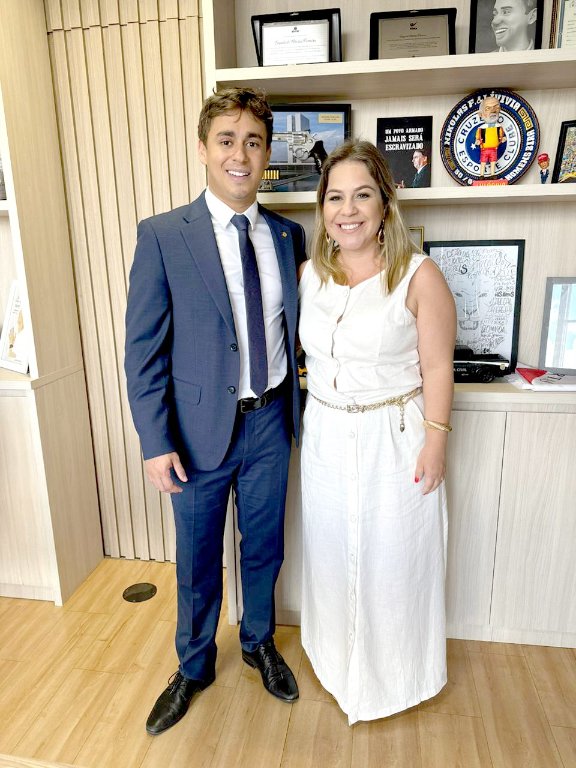 Nayara Canato, assessora parlamentar do deputado federal Luiz Carlos Motta, presidente do PL Mulher Votuporanga e vereadora suplente em Votuporanga, acompanhada do Deputado Federal Nikolas Ferreira (PL), durante visita ao seu gabinete em Brasília na última segunda-feira. Juntos, representam a ala jovem da política, com o compromisso de transformar o Brasil para as futuras gerações!