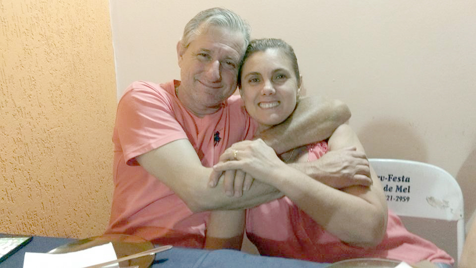 Sandra e seu marido Luis Bento sempre procurando inovar no quesito comerciante acaba de inaugurar sua nova casa de Carne América, que oferece os mais diversos cortes de carne selecionada e de qualidade com um preço super especial. Dê uma passadinha na nova Casa de Carne América, que fica na rua Pernambuco nº 4780, bairro São Judas Tadeu e confira os excelentes produtos oferecidos por quem atua no ramo de carnes há anos com muita dedicação e profissionalismo