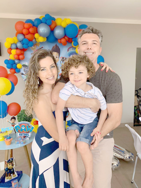 Parabéns para o garoto Enzo, que curte seu dia especial juntinho da mamãe Grasiana Eugênio Manieri Marchi e do papai João Marchi. Feliz aniversário Enzo e que as alegrias desta data perdurem por todos os outros dias de sua existência e que sua vida seja blindada por DEUS. 