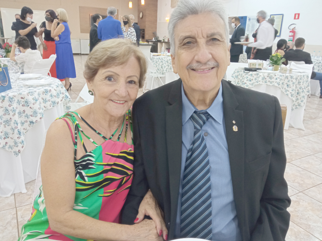 Ontem o dia foi especial para Ana Maria Ventura, que celebrou idade nova e desfrutou dessa bênção ao lado de sua família e de seu marido Sebastião Ventura, de quem recebeu o carinho e o afeto pela data. Feliz aniversário Ana, muita saúde, sucesso e bênçãos alcançadas