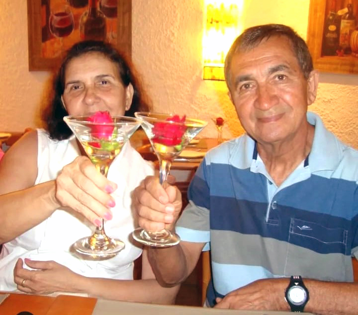O estimado diretor de escola aposentado, Ezequiel de Oliveira, celebra mais um ano de vida nesta sexta-feira, 10 de abril, marcando a data com alegria e gratidão. Ao lado de sua esposa, Eurides de Oliveira, ele compartilha esse momento especial cercado de carinho e boas energias. 