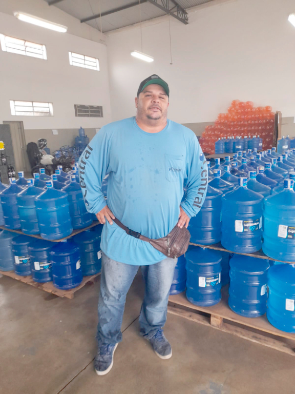 A equipe de colaboradores da Central Águas parabeniza seu funcionário Anderson por 1 ano de colaboração na empresa. Parabéns pelo seu trabalho, dedicação e empenho!