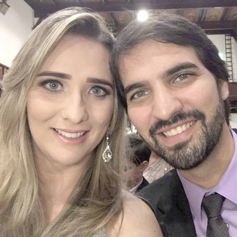 Hoje a festa é de Matheus Prado Curti, mas a alegria é de seus amigos e familiares, que terão a oportunidade de abraçá-lo e cumprimentá-lo por mais um ano de vida. Ele recebe o carinho especial de sua esposa, Thalita Tonini de Oliveira e de suas lindas princesinhas Heloísa e Helena. Parabéns, que possa ter muitos anos de vida, abençoados e felizes. E que estes dias futuros sejam todos de harmonia, paz e desejos realizados.

