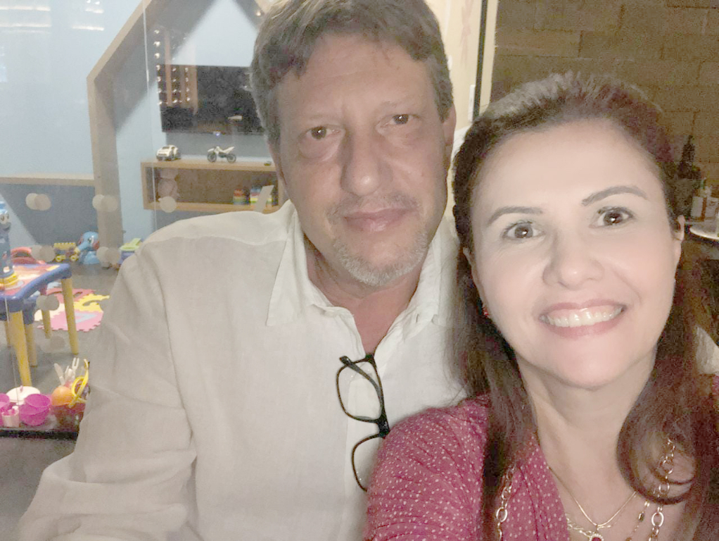 Evandro Ricardo Fávero começa a semana com festa. É que ele comemora mais um ano de vida na segunda-feira (11) cercado pelo carinho de Mayra Luciana Boer, com ele na foto, seguida de seus amigos e familiares. Parabéns ao feliz aniversariante, que os dias futuros sejam de harmonia, paz e desejos realizados.