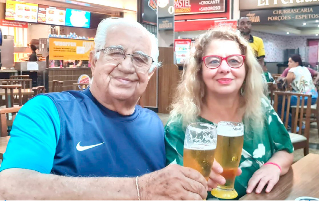 Nesta sexta-feira, o brinde especial vai para Ana Cíntia Passos Chain, que celebra mais um ano de vida neste 13 de março. A data chega marcada por muito carinho e boas energias, com diversas felicitações vindas de amigos e familiares. O abraço mais especial vem de seus pais, Marialda e Rafael Chain, que compartilham com orgulho esse momento tão significativo. Parabéns à aniversariante! Que este novo ciclo seja repleto de conquistas, alegrias e muitos motivos para celebrar. 