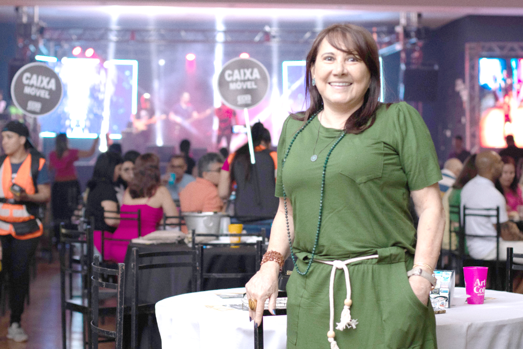 Rosa Pereira esbanjando seu charme e elegância na 1ª " Comida Di Buteco "da APREVO