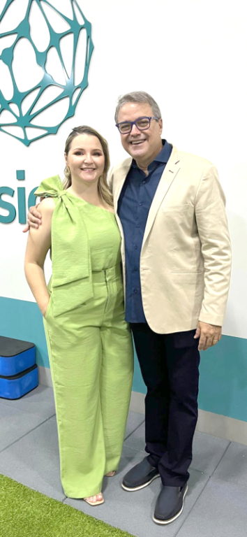 A próxima segunda-feira, 11 de maio, será de comemoração especial para o fisioterapeuta Ricardo Lúcio Martins, que inicia um novo ciclo de vida cercado de carinho e boas energias. Junto da esposa, Laiane Oliveira Martins, ele celebra a data recebendo todo o amor e companheirismo que tornam o momento ainda mais significativo. Ricardo também é lembrado com entusiasmo por amigos, familiares, colegas da UNIFEV e por toda a equipe da Physiocore, que fazem questão de enviar votos de felicidades. Parabéns, Ricardo! Que este novo ano seja marcado por conquistas, realizações e momentos inesquecíveis e que a vida continue lhe surpreendendo de forma positiva e inspiradora!