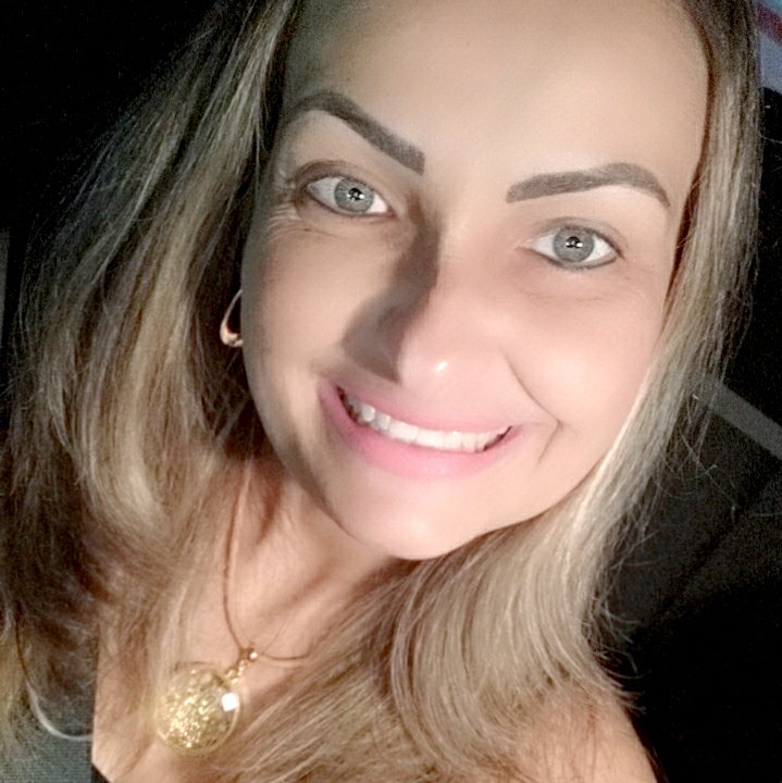 Parabéns à jovem e bela Andreia Sabadotto pelo seu aniversário celebrado nesta terça-feira, 28 de outubro! Que este novo ciclo seja repleto de saúde, realizações, alegrias e muito sucesso. Que a vida continue sorrindo e iluminando seu caminho!