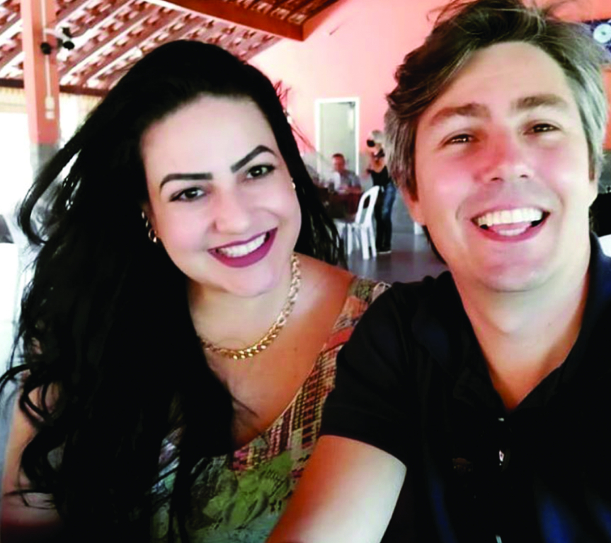 Viviane Bono Bueno e Rodrigo Soler sorrindo para a vida e para o amor. O casal é pura demonstração de amor e carinho em suas redes sociais. Lindo de se ver uma paixão assim. Continuem sempre assim, exalando amor, o mundo precisa de mais amor, por favor.
