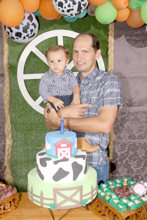 André Marqueti e seu lindo filhinho João Pedro curtindo sua primeira festinha de aniversário