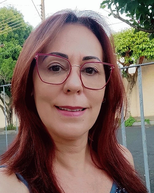 Hoje o dia amanheceu feliz para Lilian Remanaschi, que completa idade nova. A professora de Educação Especial e Intérprete de libras ira curtir seu dia com muitos cumprimentos de seus amigos e familiares. Felicidades, saúde e paz para a feliz aniversariante. 